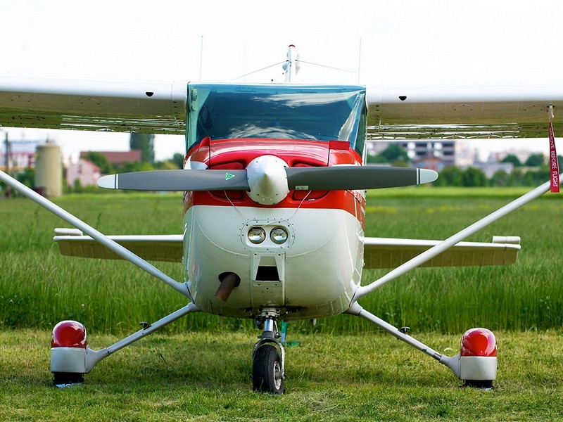 Lectie de zbor cu avionul si invitati in Timisoara